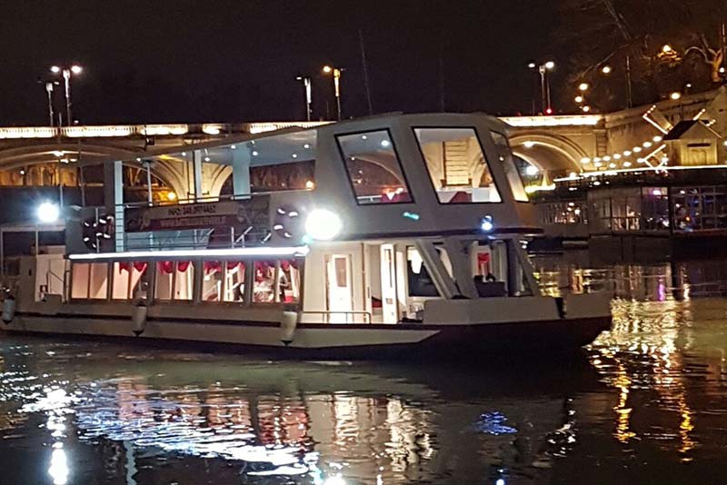 Battello sul Tevere